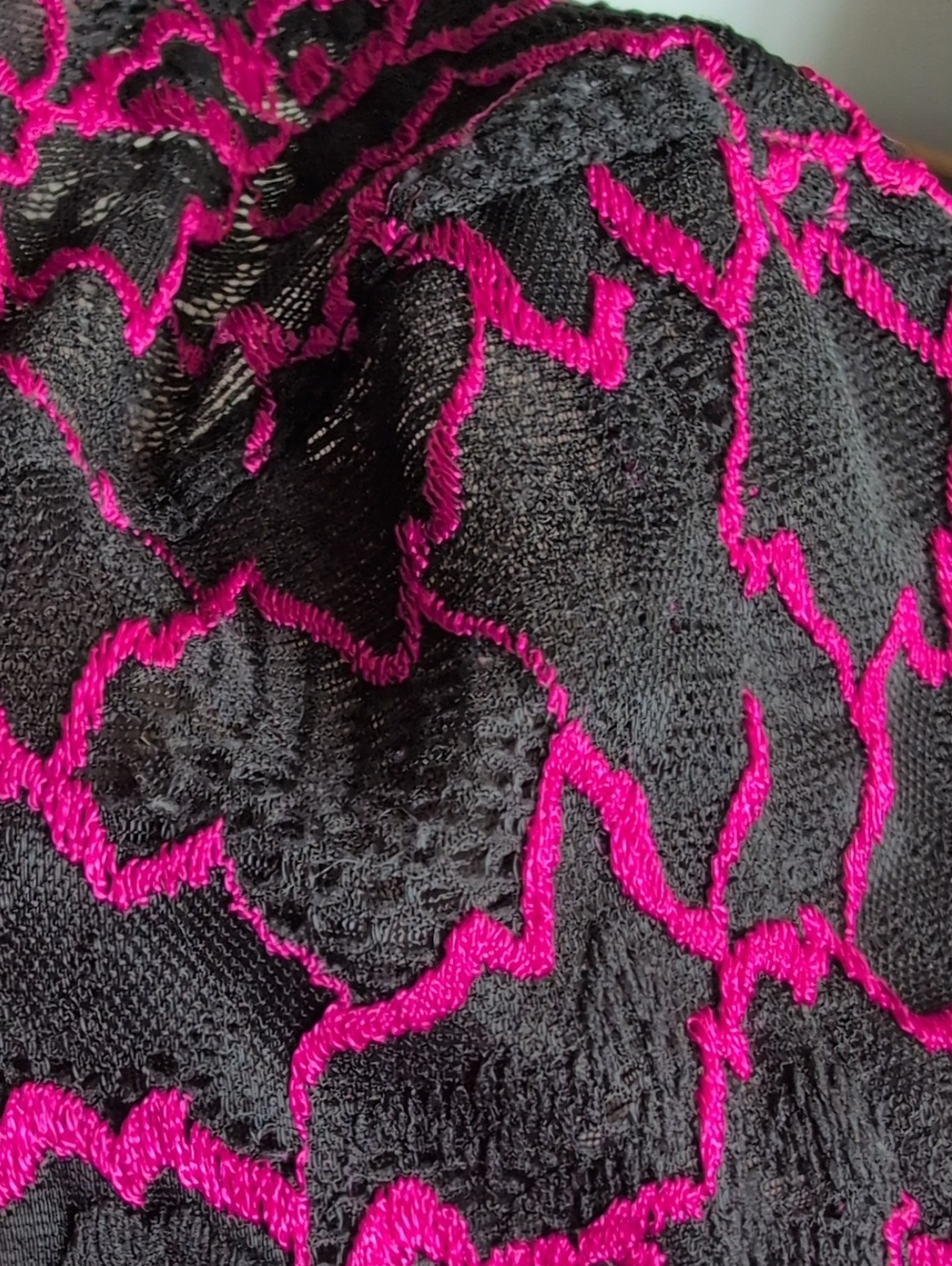 Voglo Black & Fuchsia Lace Underwire Bra Size 44C - Picture 4 of 11